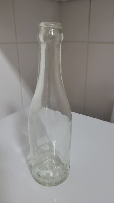 Garrafa gravada em alto relevo Agua Castello (Assis & Cª Ltdª)