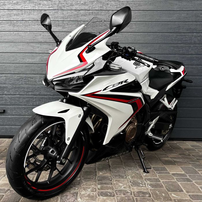 Продам мотоцикл Honda CBR400R (0169)