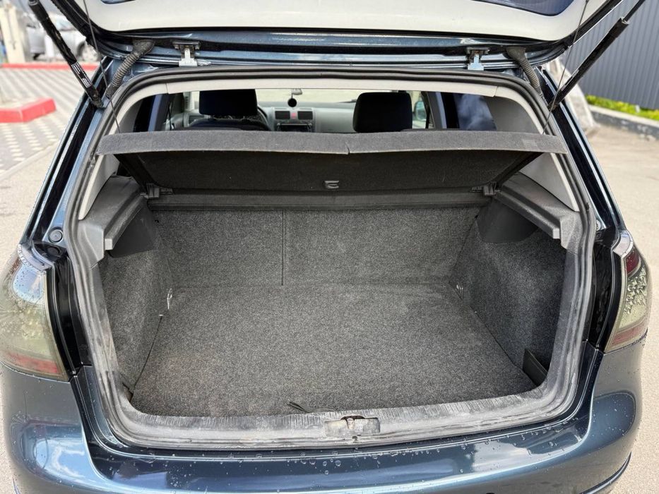 VW Golf 5. 1.6 mpi