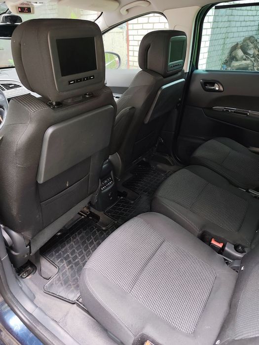продам Peugeot 5008 7 місць 2010 року автомат