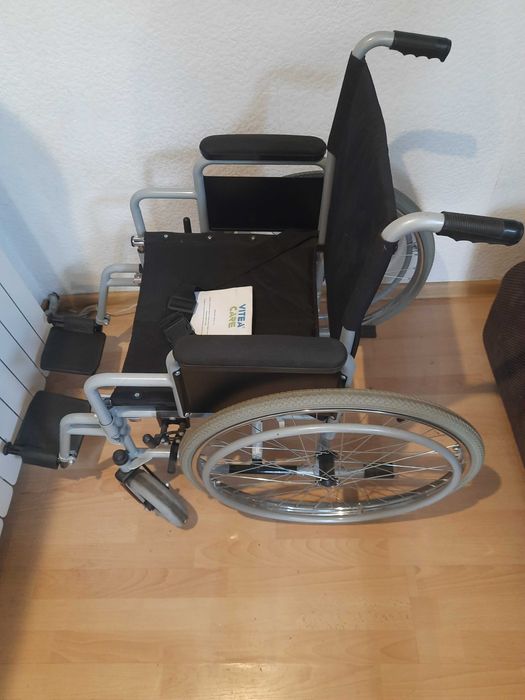 Wózek inwalidzki z chodzikiem