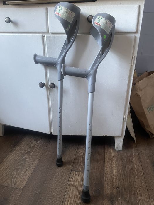 Милиця, костыль підліктьовий є 1шт