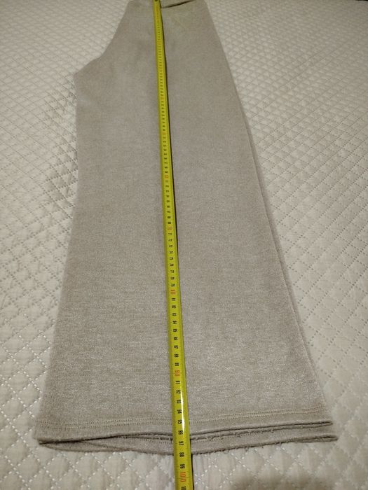 Conjunto de senhora de calças e camisola