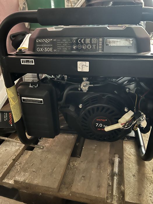 Генерато 3 кв Дніпро-м GX30E