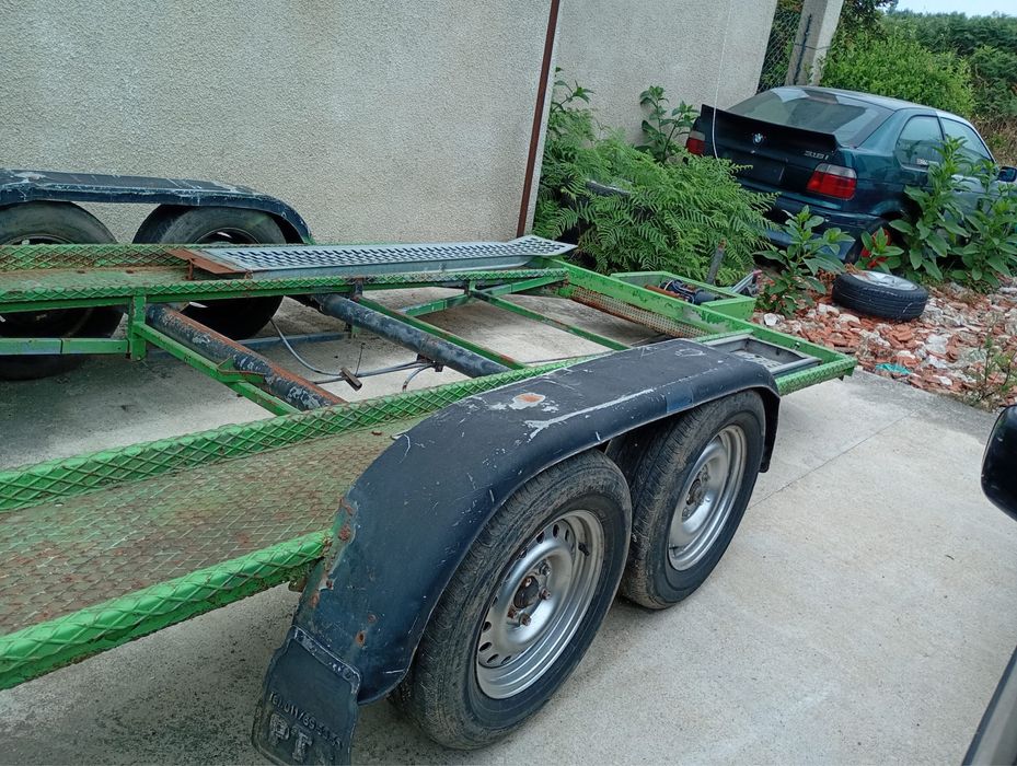 Porta carros, aterlado com documentos