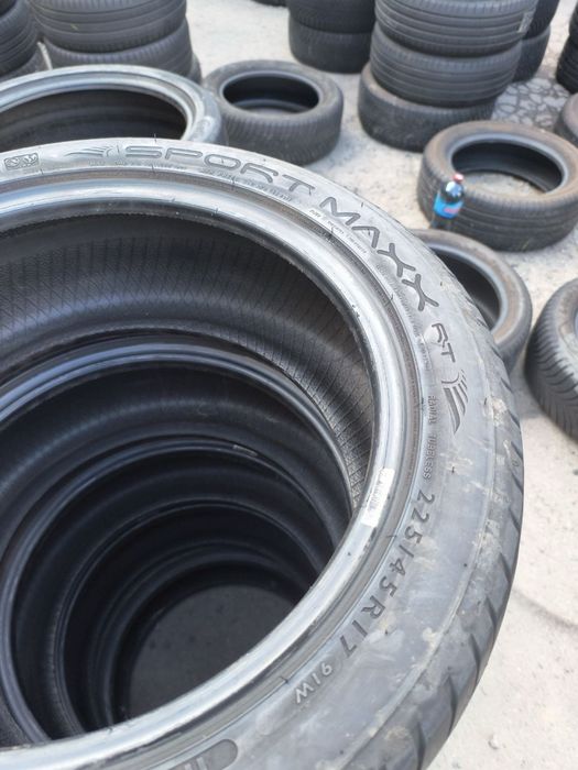 225/45R17 Dunlop