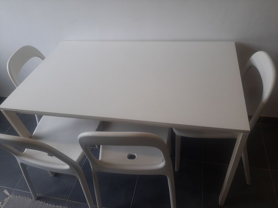 Mesa de cozinha e 4 cadeiras
