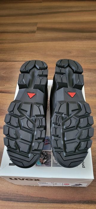 Buty ochronne UVEX rozm. 43