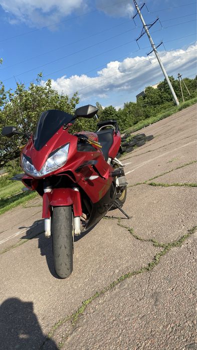 Продам Honda F4i 600