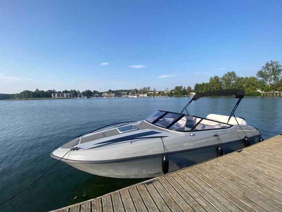 Łódź motorowa St. Tropez 6 z silnikiem 175 KM i lawetą - nowe