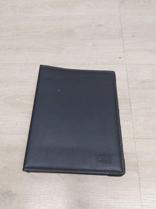 Toyota Yaris VERSO etui na dokumenty instrukcje pokrowiec segregator