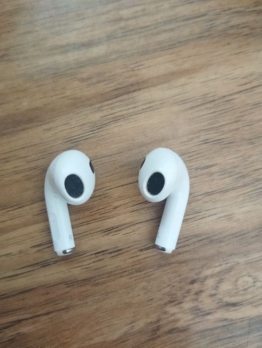 Продам бу навушники AirPods 3 без зарядного короба