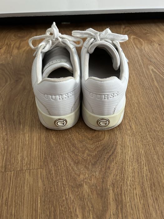 Sneakersy Białe Guess Rozmiar 36