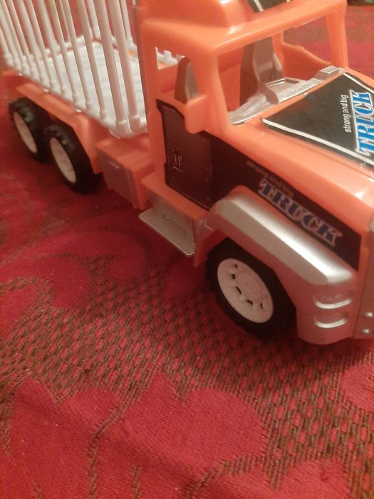 Дві дитячі машинки