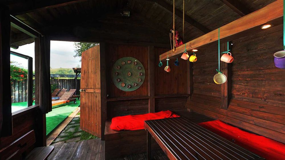 Аренда дома с Бассейном Горкой Джакузи и Бильярдом .