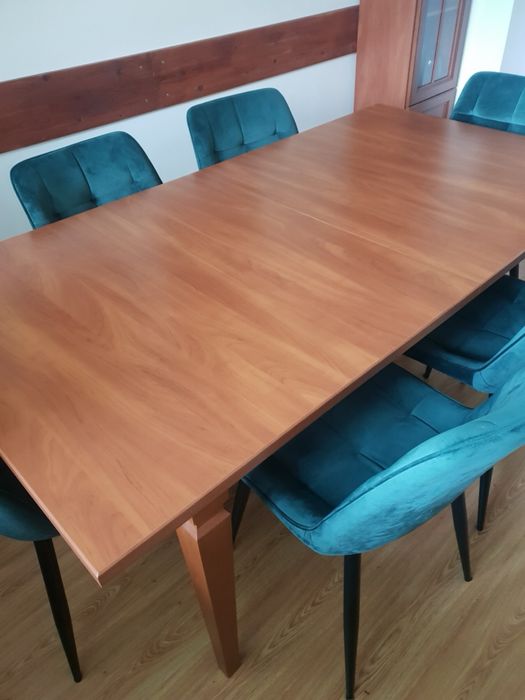 Meble do salonu, komoda, stół, krzesła i 2x witryna