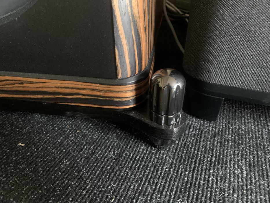 Акустична система THIEL CS3.7