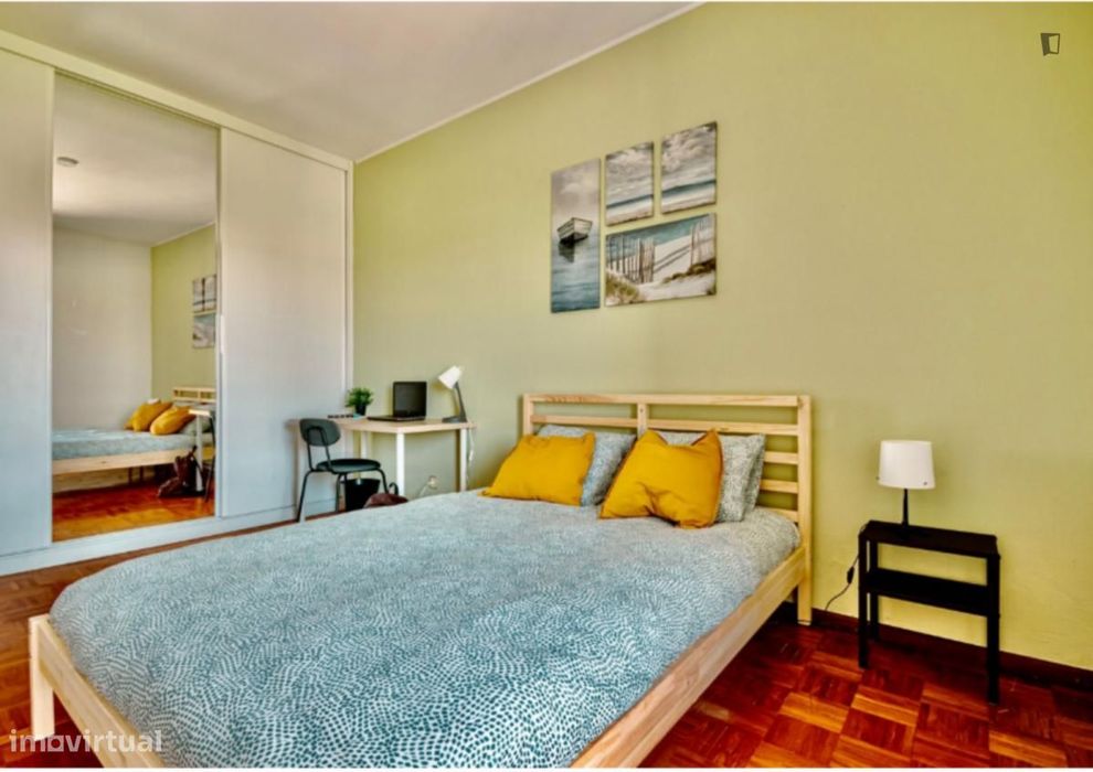 Quarto - localizado em Paranhos Porto