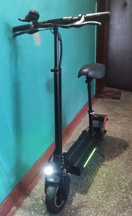 Продам електросамокат Тесла 6000.