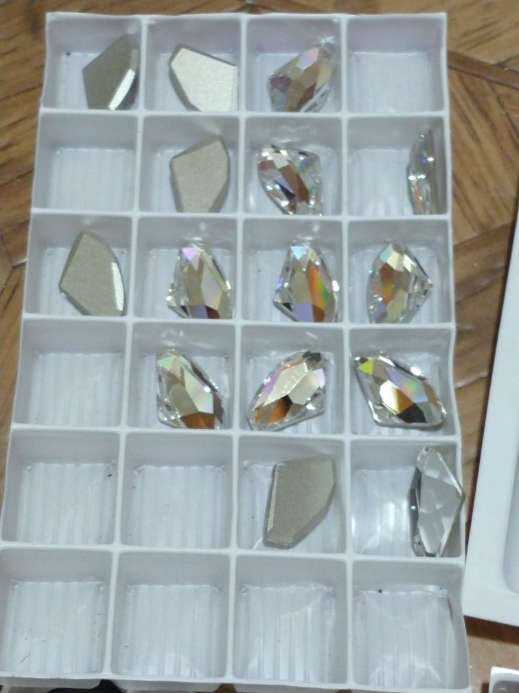 Стразы Сваровски Swarovski: 400 грн. - Інше Харків на Olx