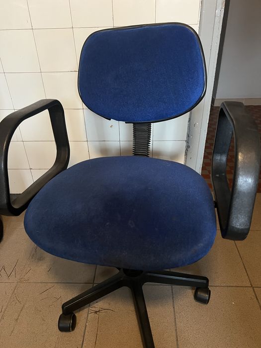 Krzesło biurowe niebieskie