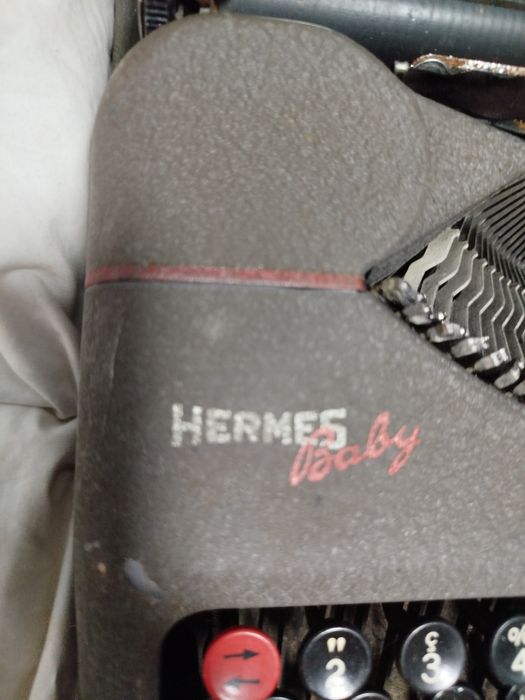 Máquina de escrever Hermes baby