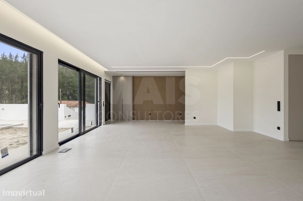 Moradia T3+1 NOVA com piscina em terreno de 2098m2
