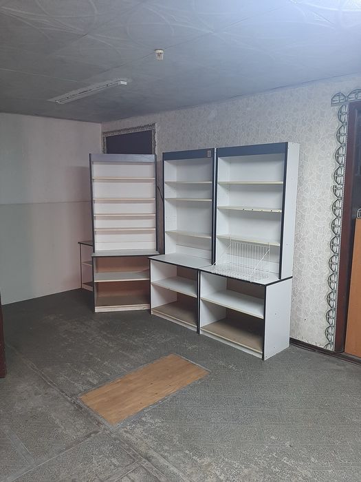 Продам меблі вільного призначення. Вітрини, тумбочки, шкафи