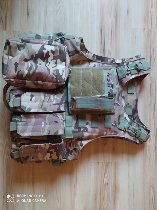 Kamizelka taktyczna z kaburą i maską stalker