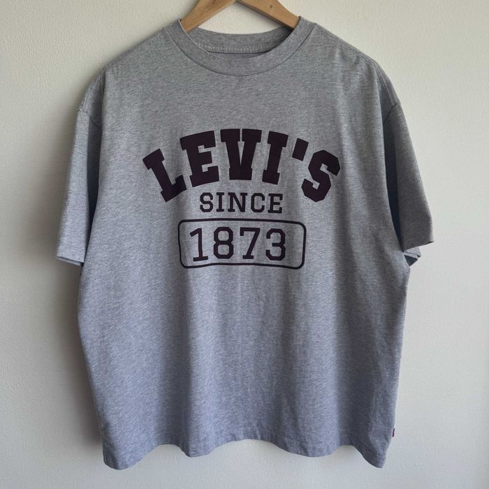 Жіноча футболка LEVIS оверсайз S-M