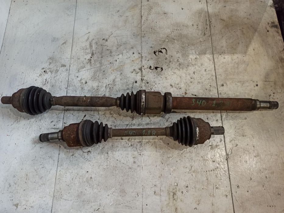 Приводний вал полуось Volvo S40 V50 C30 1.8i 30711772 30681129 Вольво
