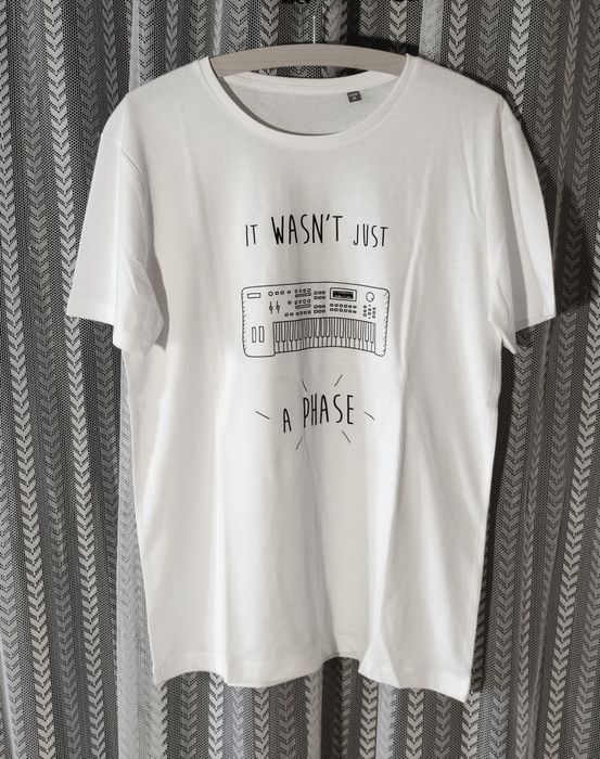 T-shirts "Não Era Apenas Uma Fase" brancas I