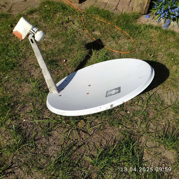 Talerz antenowy z uchwytem do montażu