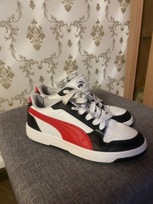 Кросівки PUMA.