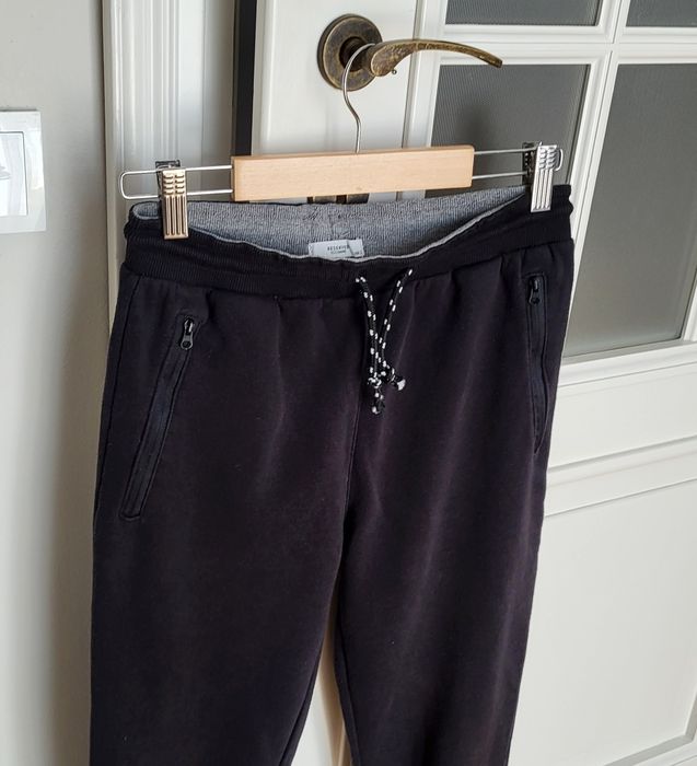 spodnie czarne dresowe joggery, Reserved, w rozmiarze 158 cm dla chłopca