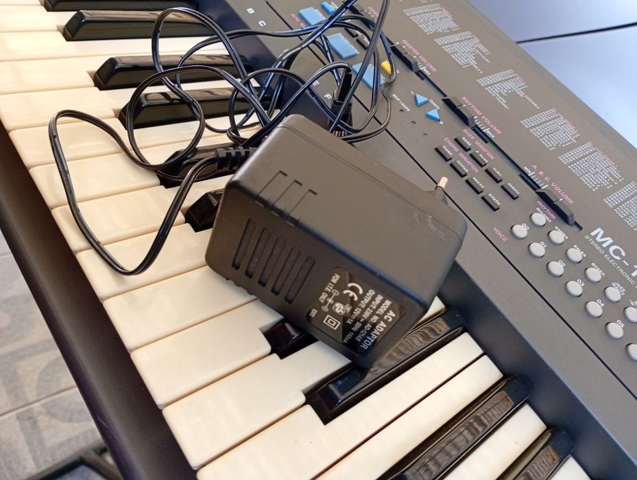 Piano  MC-108 ..
