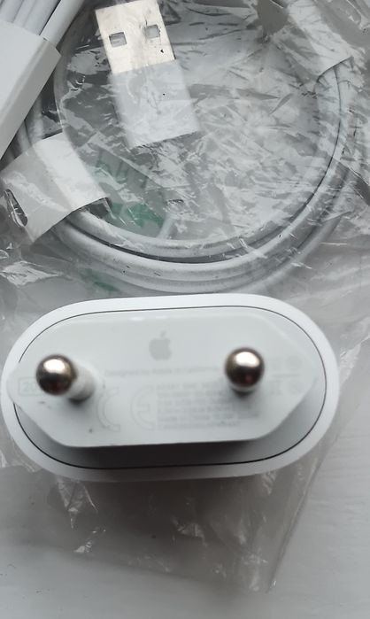 Ładowarka APPLE z wejściem USB-C, nieużywana