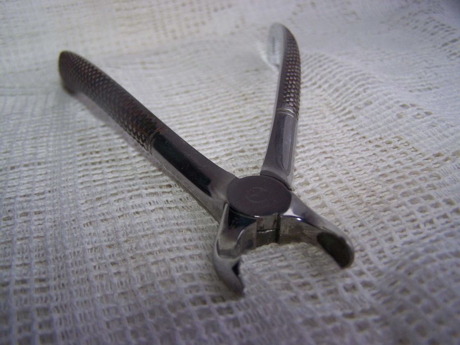 Медицинские щипцы для удаления левосторонних моляров СССР