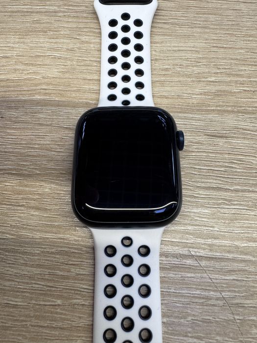 Продам apple watch 9  45mm