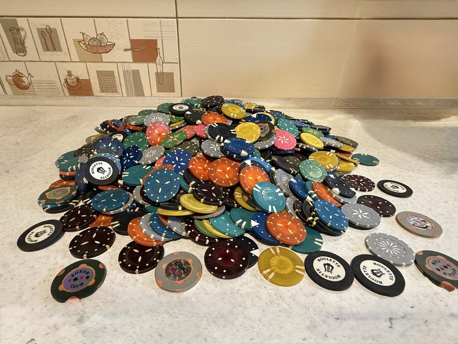 Ігрові фішки для покеру та рулетки