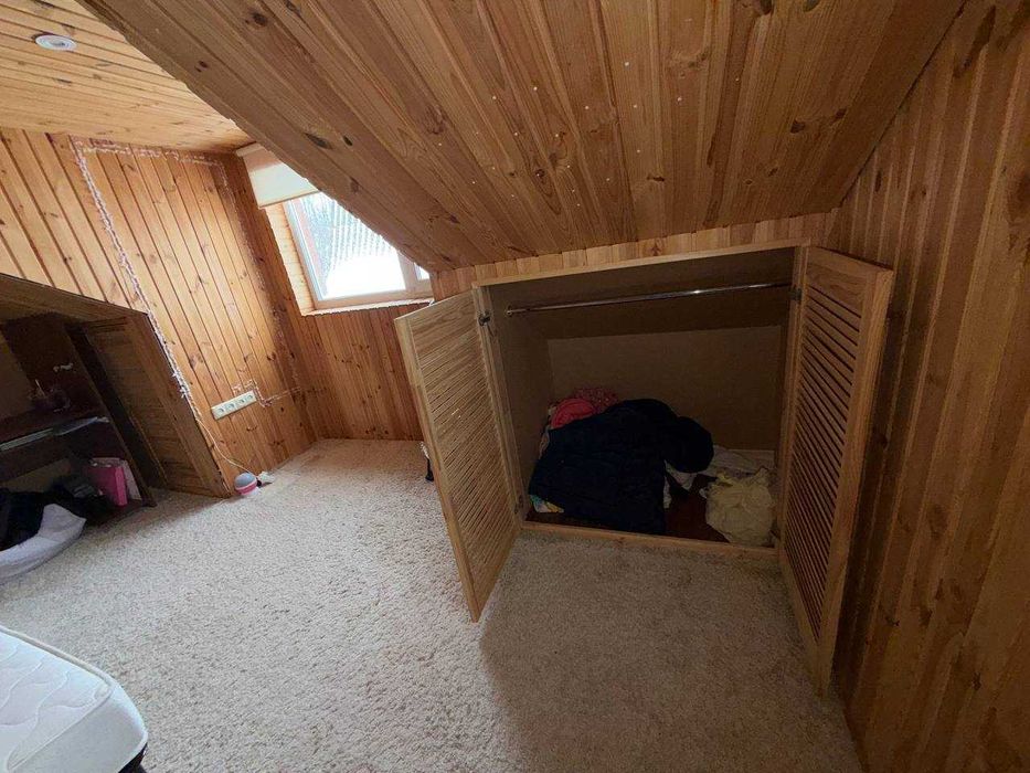 Шикарний будинок з терасою ,  яких мало, вкладено багато коштів !