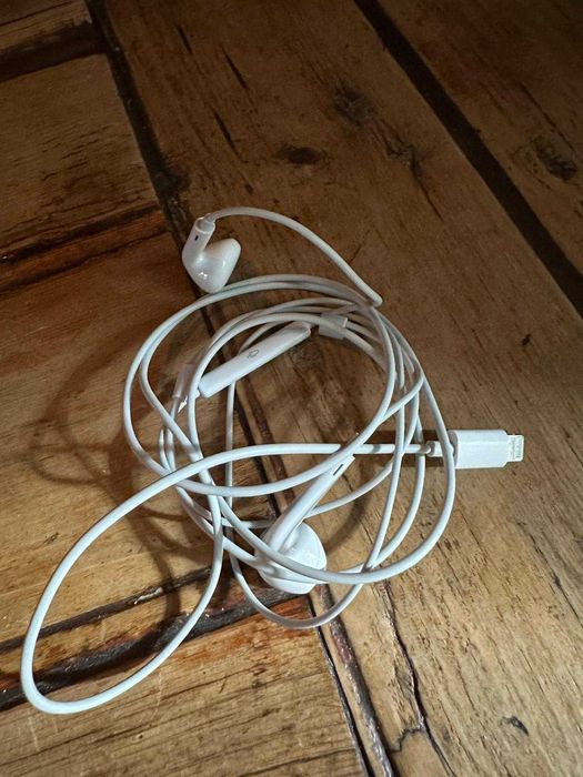 Vendo 2 pares de auriculares originais da Apple com fio.