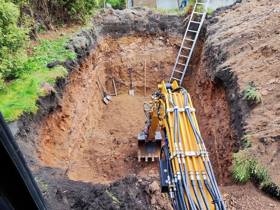 Usługi minikoparką 2,7t , koparko-ładowarka, koparka, ładowarka