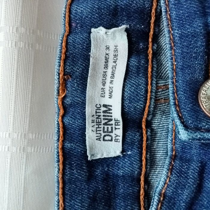 Jeansy damskie ze streczem i przetarciami Zara 40