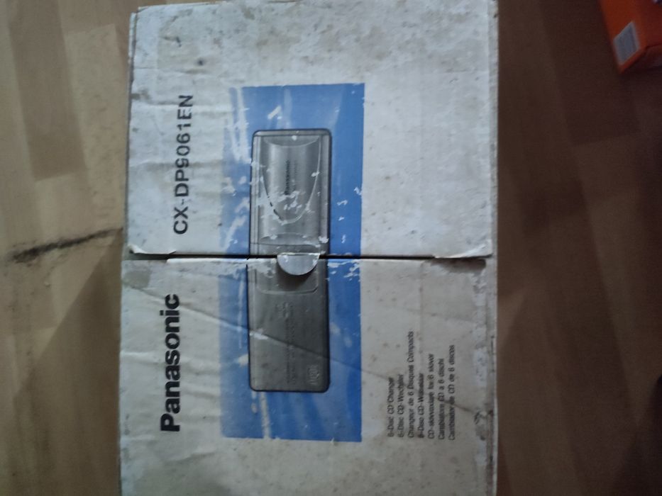 Caixa CDs Panasonic CX DP9061EN