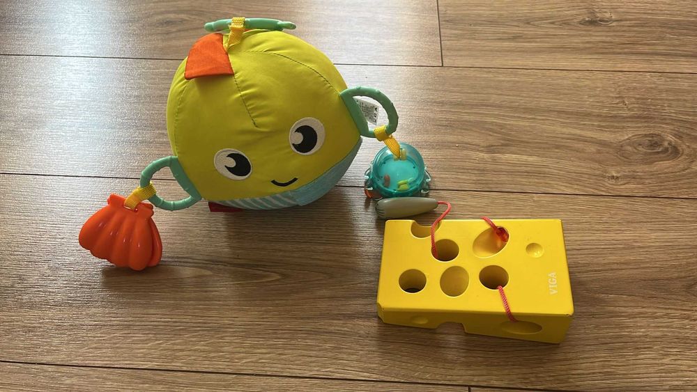 zestaw zabawek dla malucha m.in Fisher price,