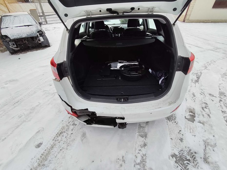 hyundai i30 combi- 9.2015- 1.6b-DOHC-88kw- 105000km-lekko uszkodzony-