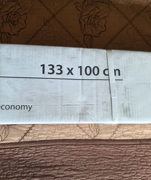 Ekran projekcyjny 133x100 na statywie