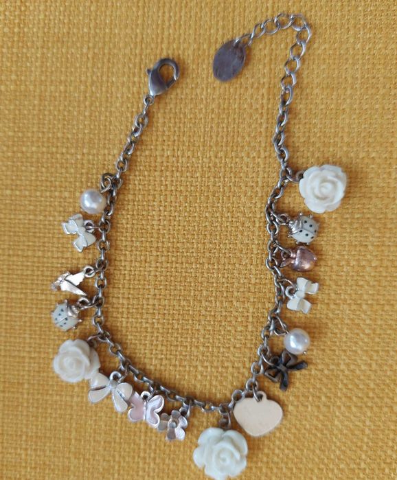 Bransoletka damska z zawieszkami