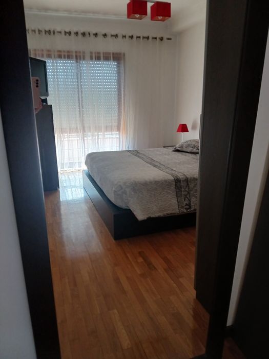 Mobilia quarto completa. Cama,comoda 2 mesinhas cabeceira  e espelho